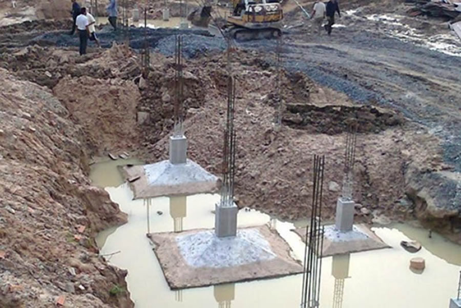 Hút nước ngầm đào móng nhà Vinh Nghệ An