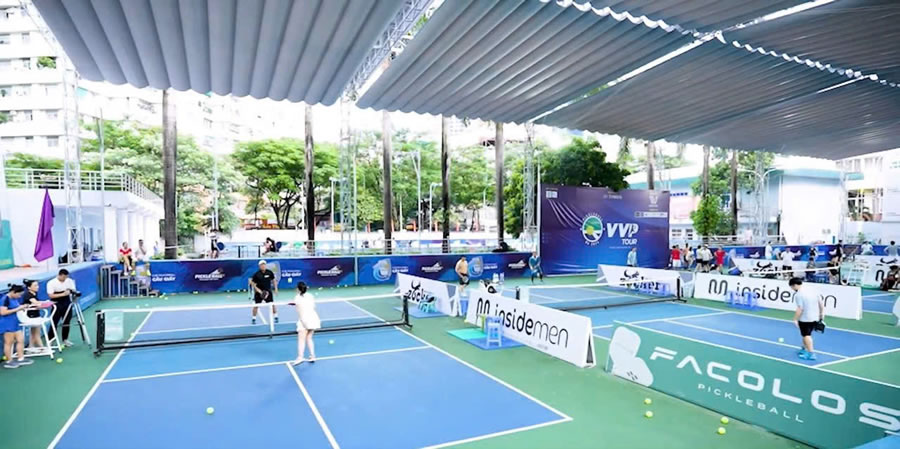 Thi c&ocirc;ng l&agrave;m M&aacute;i che xếp di động s&acirc;n pickleball Vinh Nghệ An