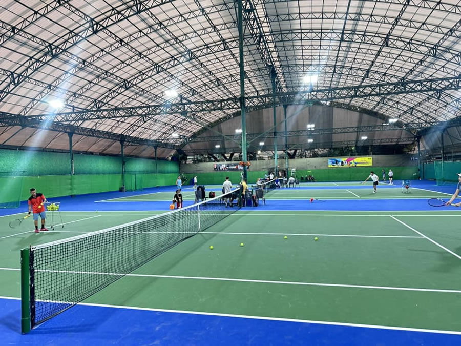 Thi c&ocirc;ng l&agrave;m M&aacute;i che xếp di động s&acirc;n pickleball Vinh Nghệ An