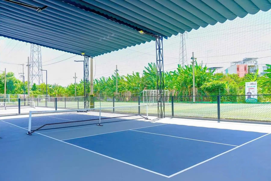 Thi c&ocirc;ng l&agrave;m M&aacute;i che xếp di động s&acirc;n pickleball Vinh Nghệ An